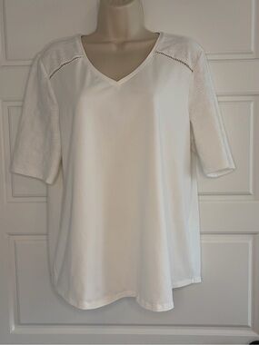 Chico’s White V Neck Eyelet Short Sleeve Shirt Cotton Size Large